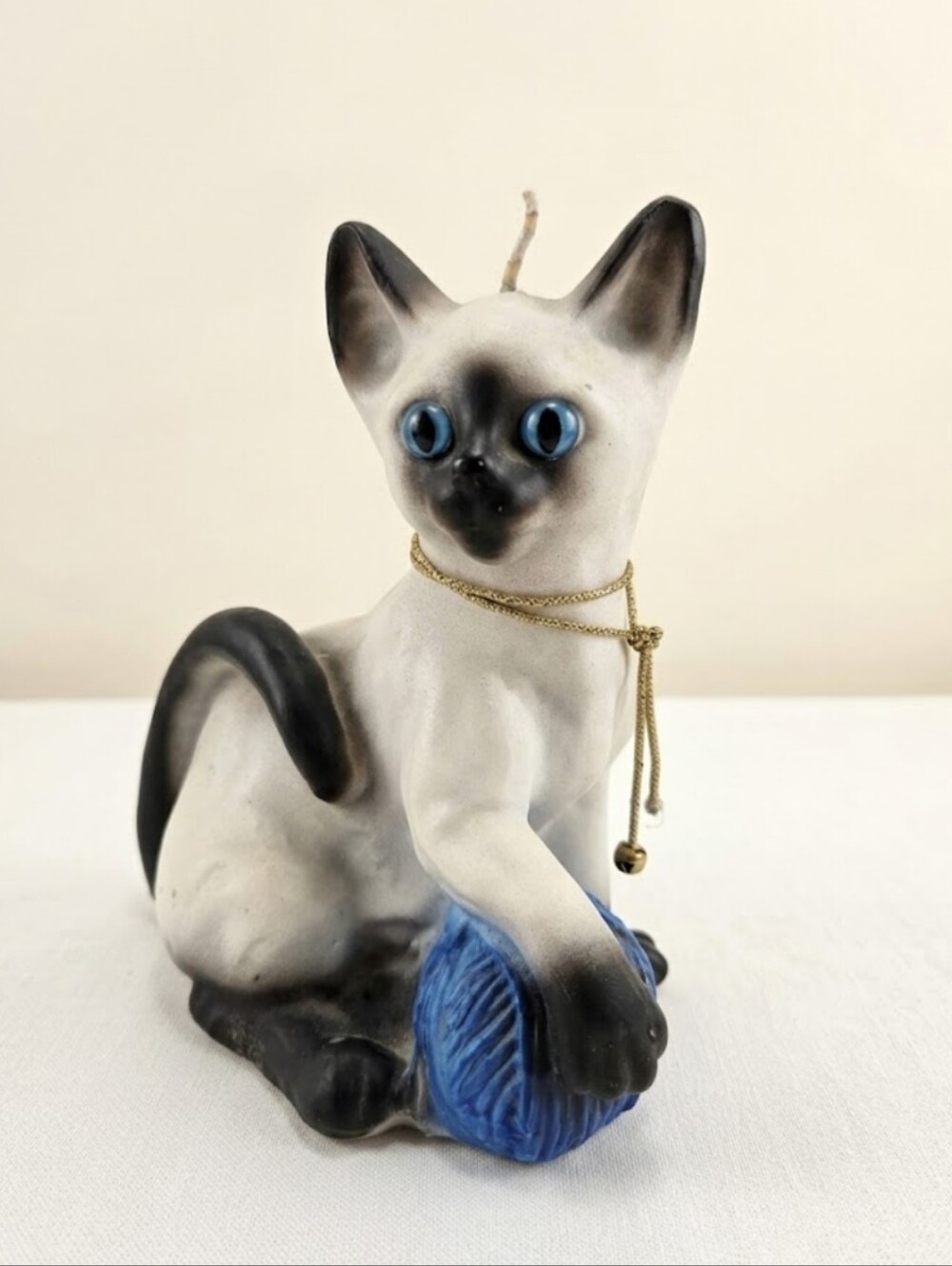 Vintage 1960s/70s Siamese Cat Figural Candle with Yarn Ball & Collar
